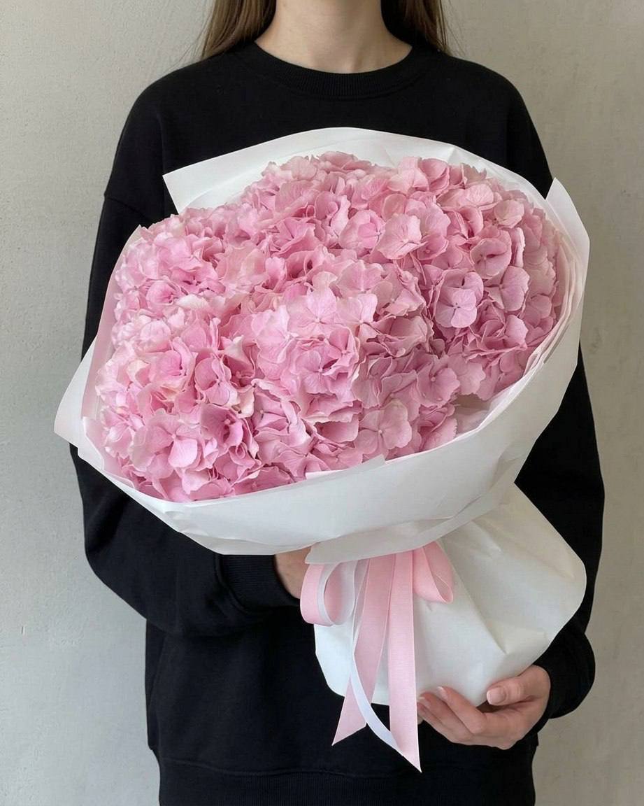 Моно-букет из розовых гортензий
